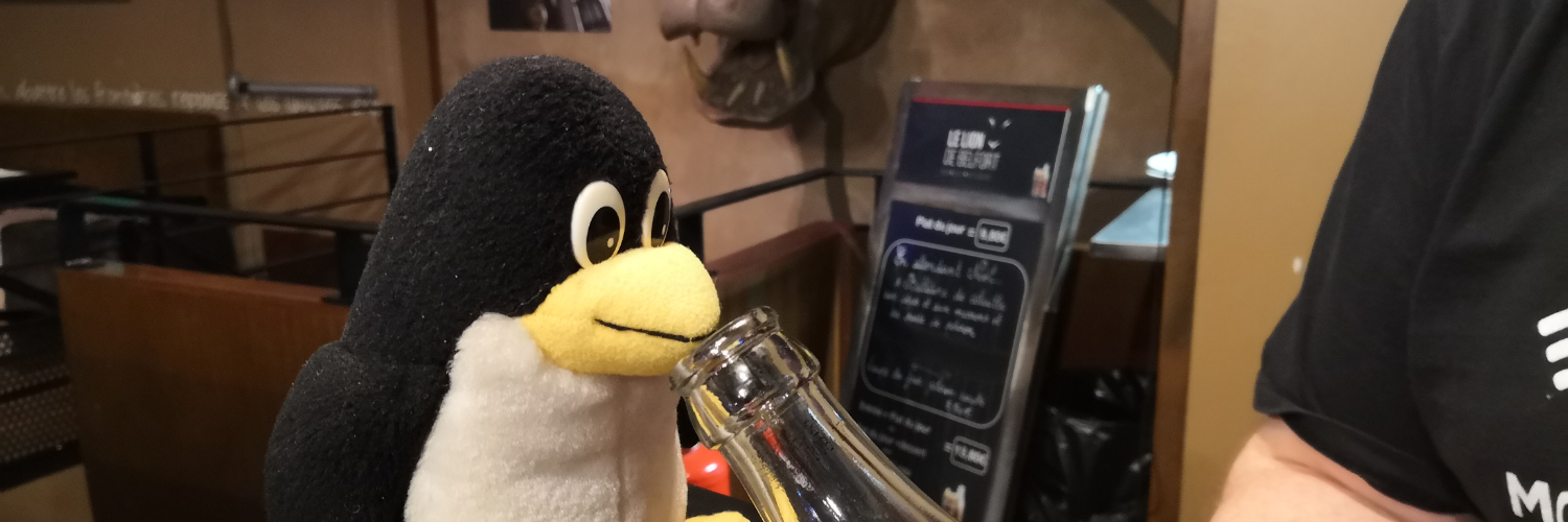 Version peluche de la mascotte du noyau Linux : Tux